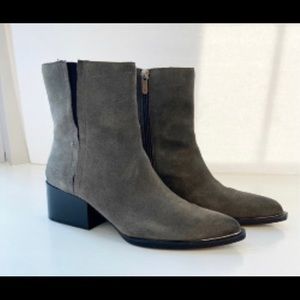 DONATING TODAY* Sam Edelman suede chunk heel booties